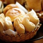 Czy drożdże można mieszać metalowa łyżka?