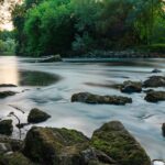 Dlaczego w przewodzie neutralnym płynie prąd?