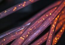 Jak kłaść kable elektryczne w domu?