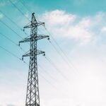 Czy można poprowadzić przewody kanałem wentylacyjnym?