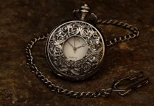 Do czego pasuje Srebrna torebka?